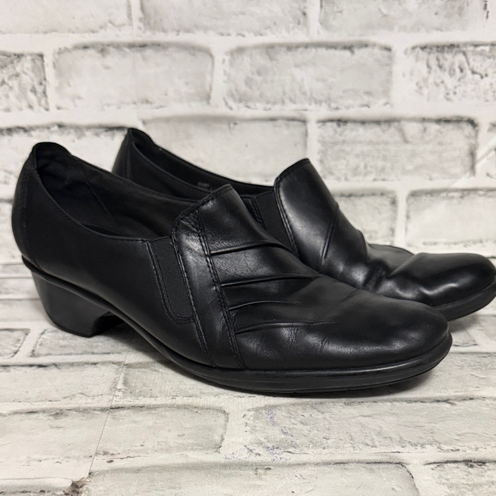 Clarks Black Leather Low Heel Slip-On Dress Shoes, Women’s Size 11